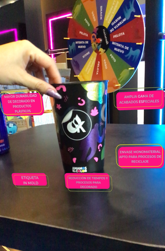 Vista de realidad aumentada sobre vaso personalizado IML